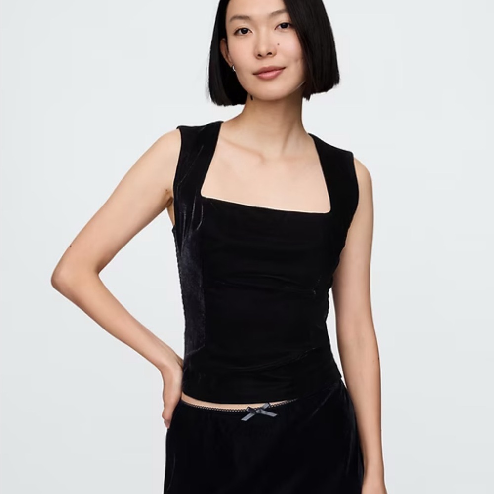 GAP Black Sleeveless Top
